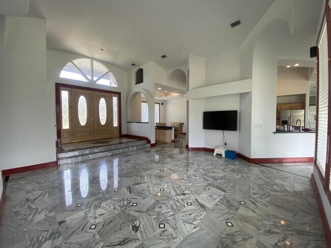 Foto del edificio - Spacious 3/2 with In-Law Suite