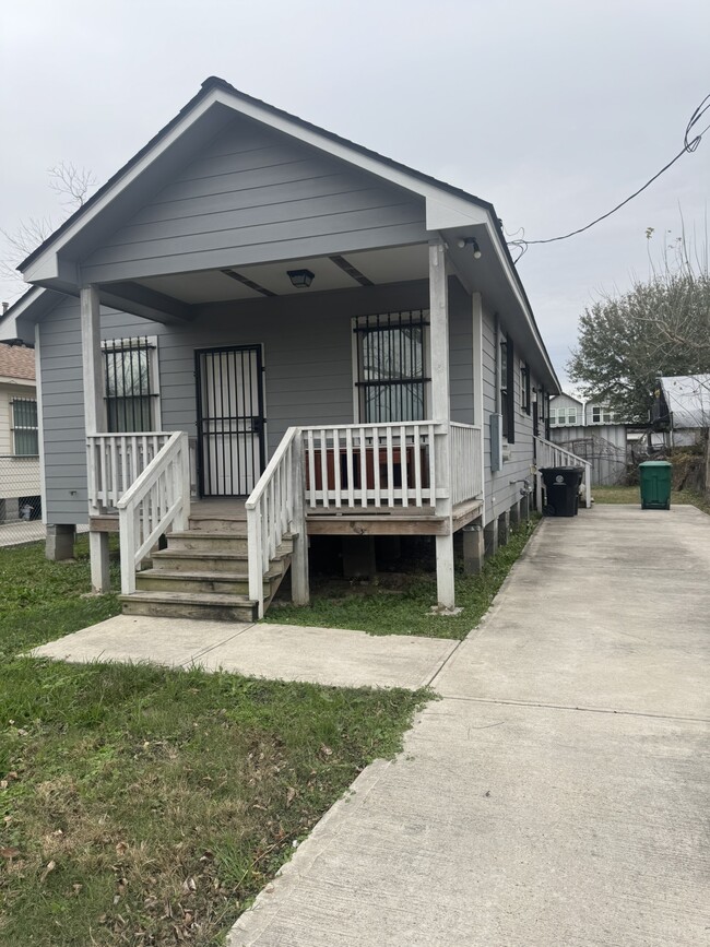 Building Photo - 2614 Eva St