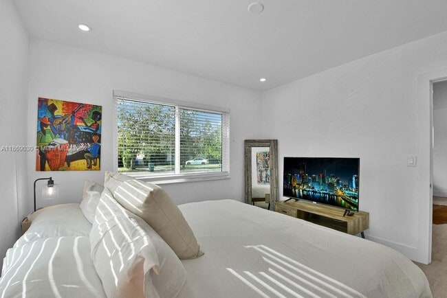 Foto del edificio - 3521 SW 16th St