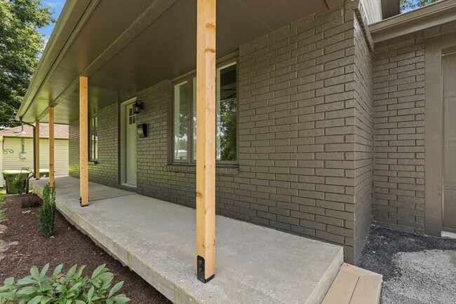 Building Photo - Charming Updated Home with 1-Car Garage, Fenced Backyard & Modern Finishes