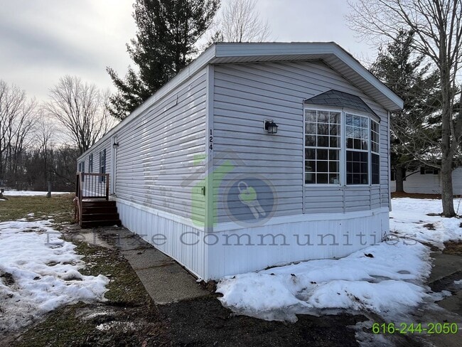 Building Photo - 3 Bedroom Mobile Home Available NOW! Baseline Estates Park