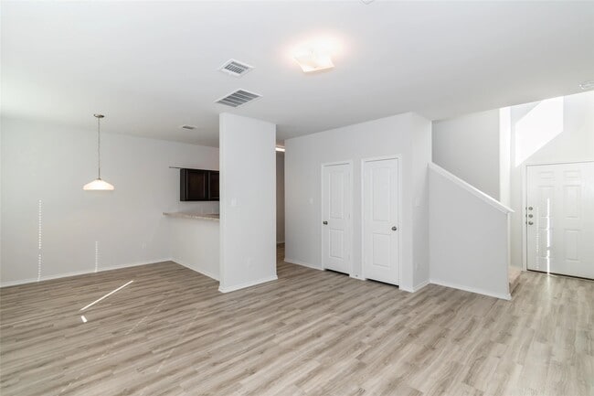 Building Photo - 3210 Honeysuckle Dr