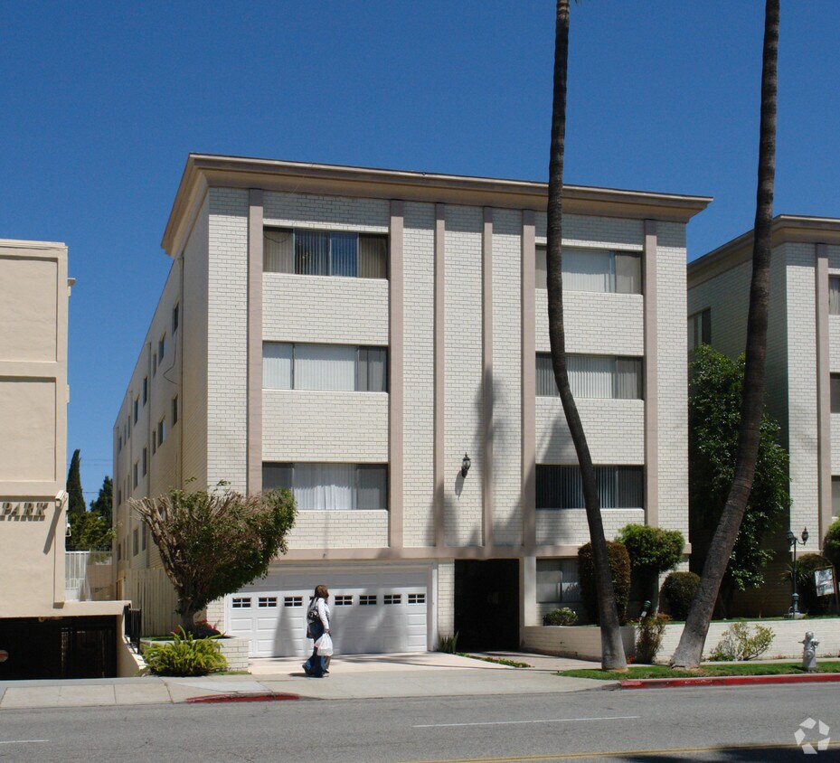 232 N Crescent Dr, Beverly Hills, CA 90210 Apartments in Beverly