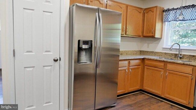 Foto del edificio - 2051 Collins Ct