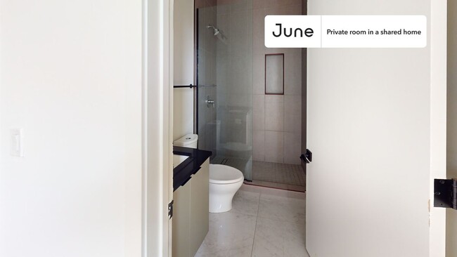 Foto del edificio - Private bedroom in 4 bed/3 bath Home