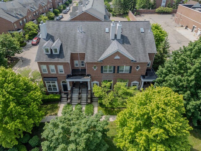 Foto del edificio - 17034 Farmington Rd