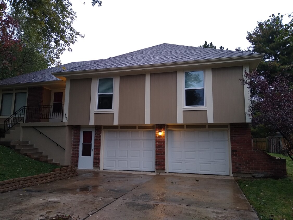 Primary Photo - 3955 SW Ensign Dr