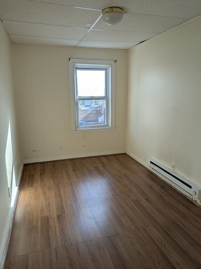 Building Photo - 26 Linden St