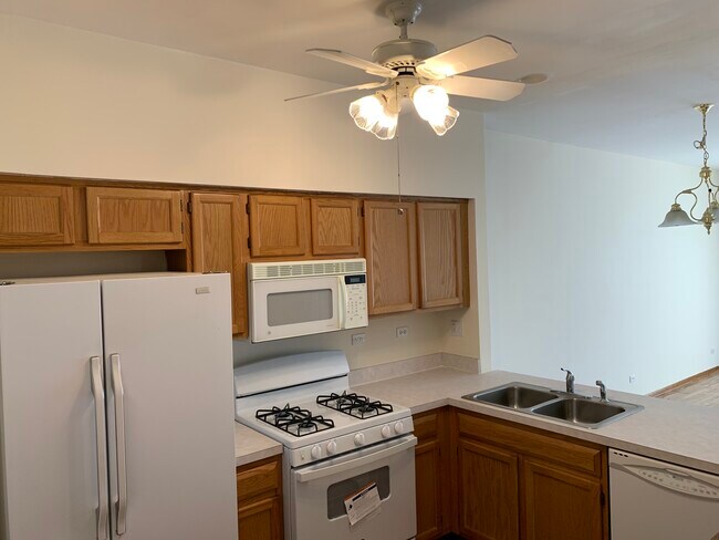Building Photo - 2811 Odlum Dr
