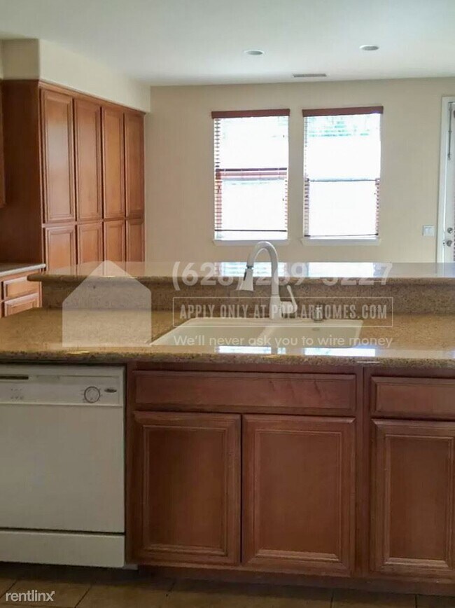 Foto del edificio - 4 br, 2 bath House - 29201 Walker Point Ln -