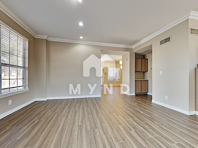 Building Photo - 3939 E Cassia Way 1001