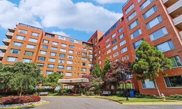 Building Photo - 1111 Arlington Blvd