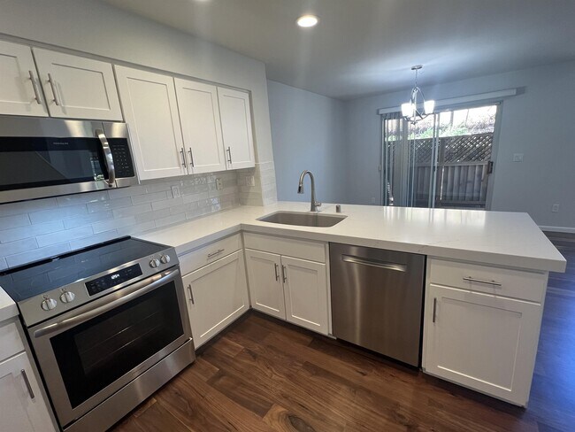 Building Photo - 304 Daybreak Ct