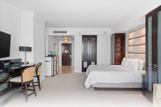 Building Photo - 4391 Collins Ave