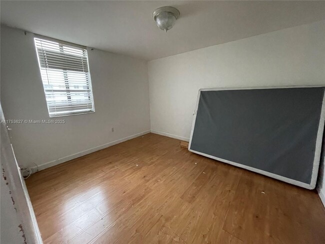 Foto del edificio - 8261 NW 8th St
