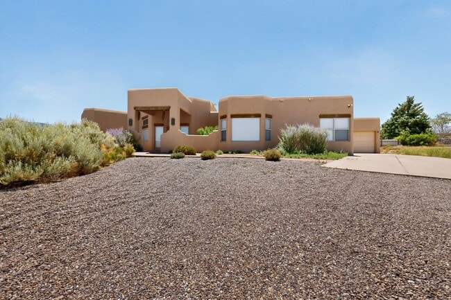 Building Photo - Luxuary Home in N. Alb Acres 2200/sf 3/bd 2/ba 2/cg