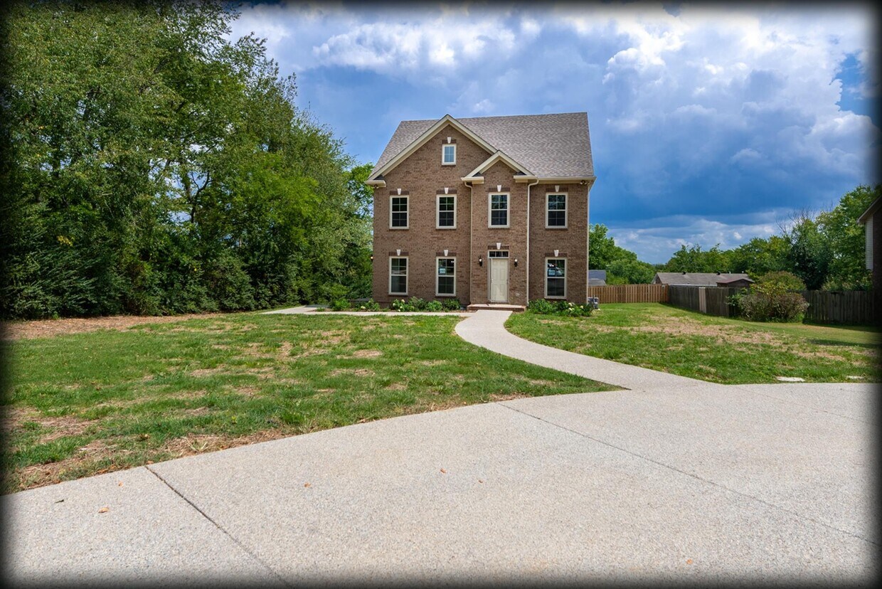 Primary Photo - 406 Hump Cir