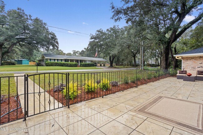 Foto del edificio - Beautifully Remodeled Home in Historic Gul...