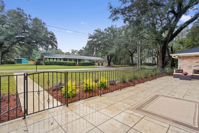 Building Photo - Beautifully Remodeled Home in Historic Gulf Hills, Golf Course Community!