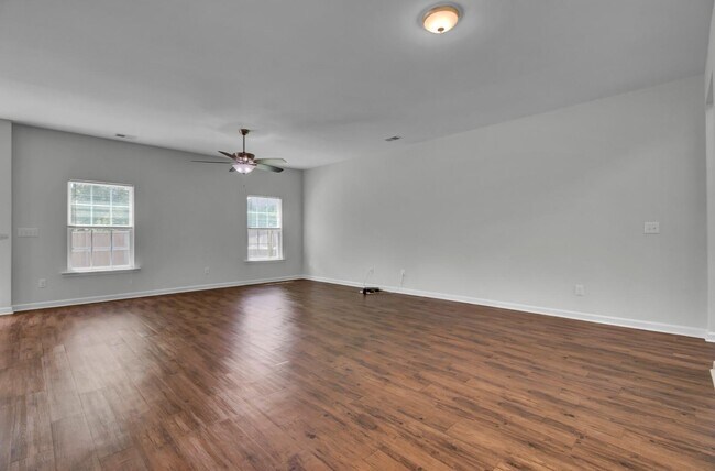 Building Photo - 131 Lakestone Rd