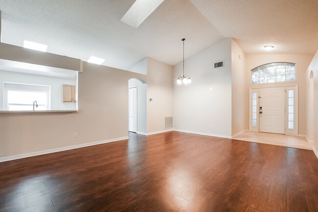 Building Photo - 92 Pine Forest Pl