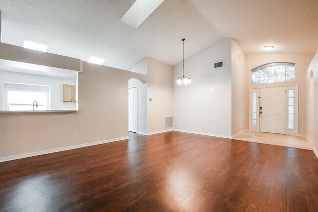 Foto del edificio - 92 Pine Forest Pl