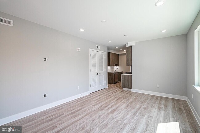 Building Photo - 746 S 16th St