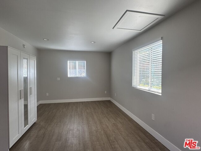 Foto del edificio - 5460 Burnet Ave