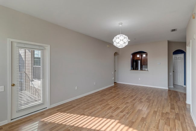 Building Photo - StoneBridge - 429