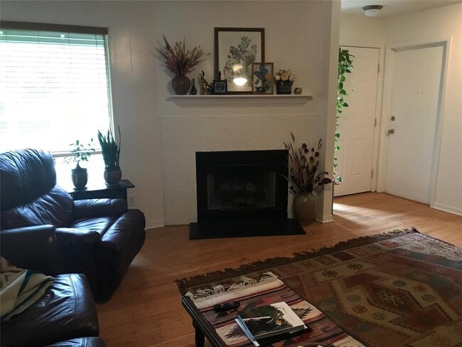 Foto del edificio - 2602 Hidden Oaks Dr