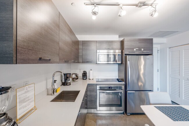 Building Photo - 165 SE 1st St