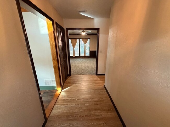 Foto del edificio - Spacious 3/3 on Nearly 2 Acres with Exceptional Storage and No HOA