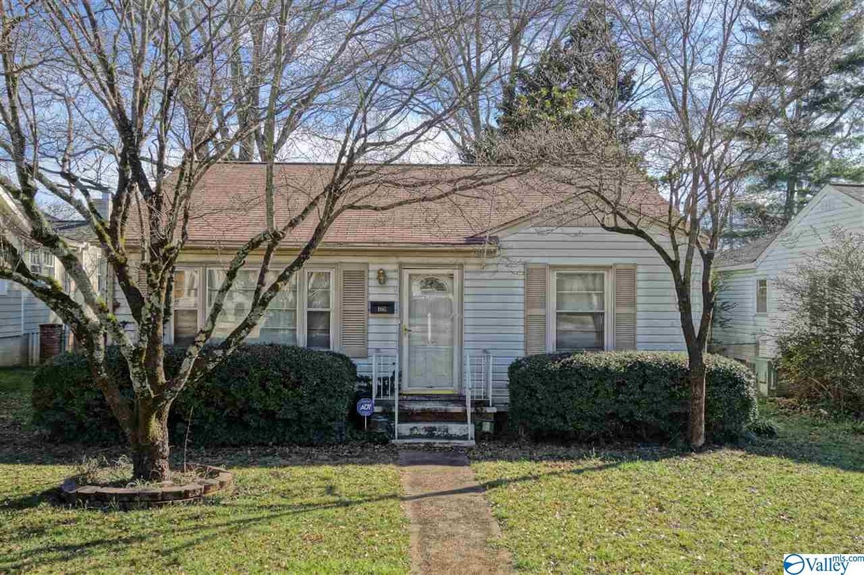 Primary Photo - 1102 Hermitage Ave SE