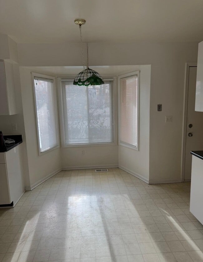 Building Photo - 33736 Hathaway