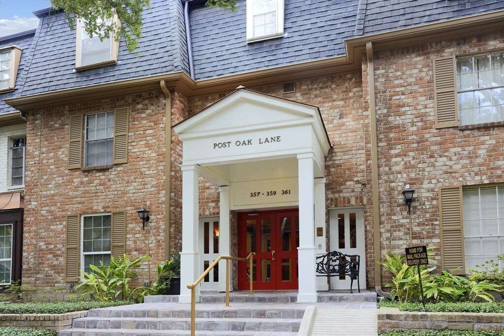 Primary Photo - 359 N Post Oak Ln