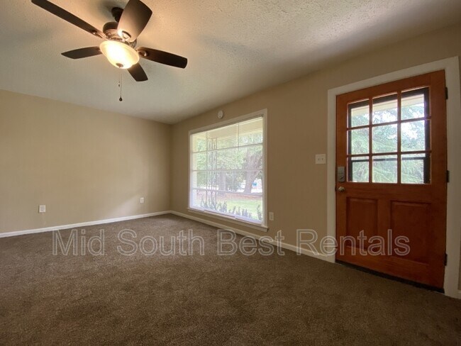 Building Photo - 6602 Stagecoach Rd