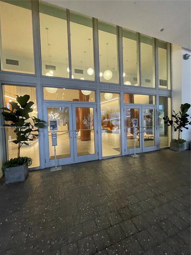 Building Photo - 350 S Miami Ave
