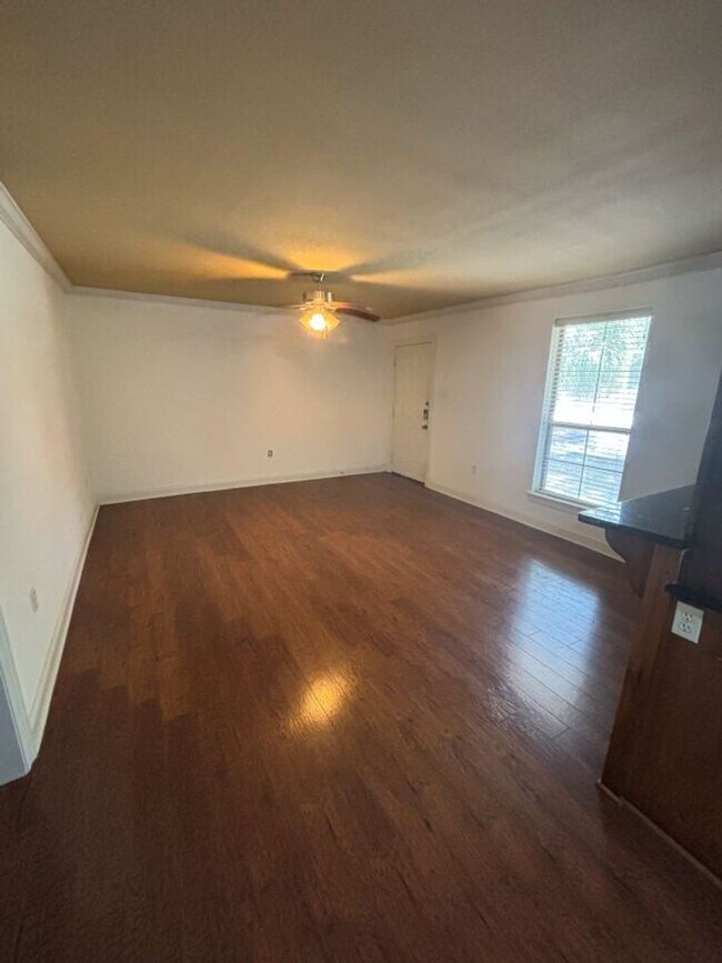 Photo - 1290 Park Blvd Apartment