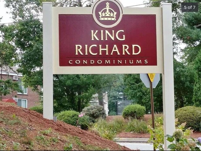 Foto del edificio - 80 English Village Rd