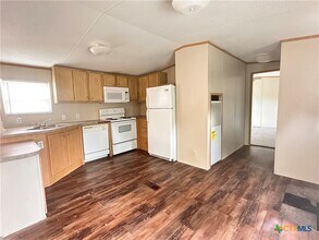 Building Photo - 208 Picasso Dr