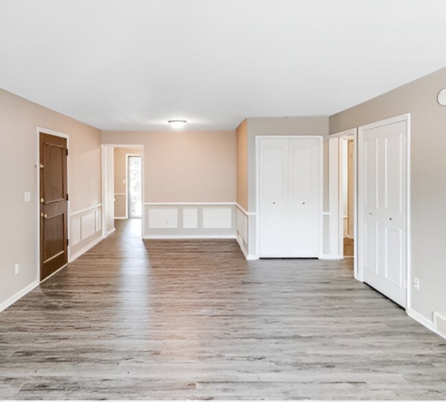 Building Photo - Creekwood Apartments