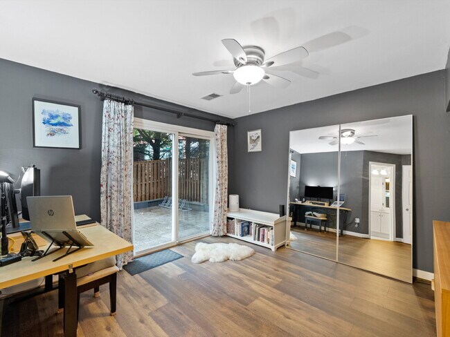 Foto del edificio - "Spacious 3-Bedroom Townhouse Retreat with...