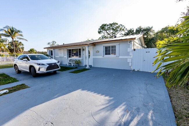 Building Photo - 20760 NW 37th Ct