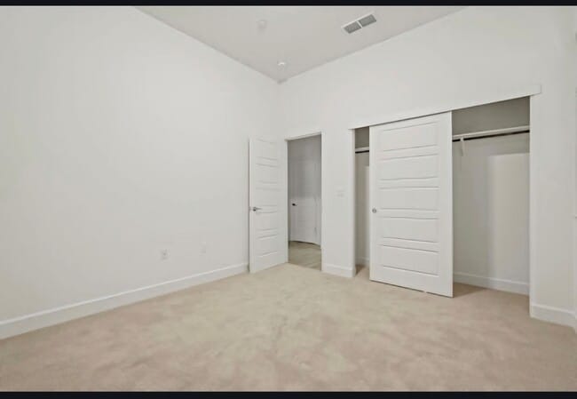 Building Photo - Gorgeous 4 bedroom 3 bath in Northlake