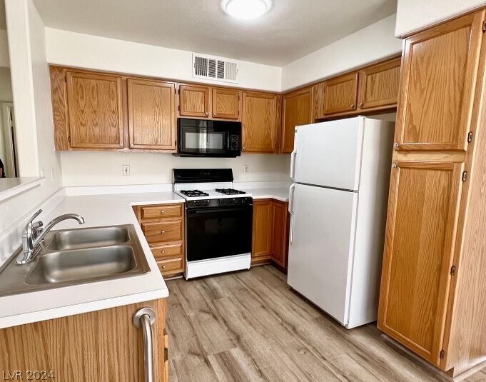 Primary Photo - 3425 E Russell Rd