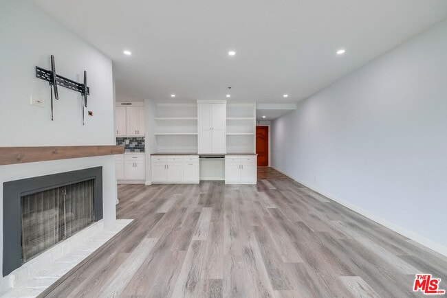 Foto del edificio - 230 S Catalina Ave