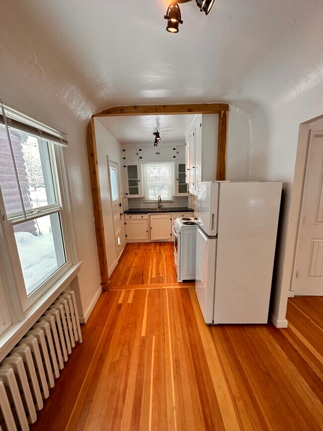 Foto del edificio - 2445 Custer Ave