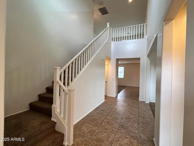 Foto del edificio - 8773 W Flynn Ln