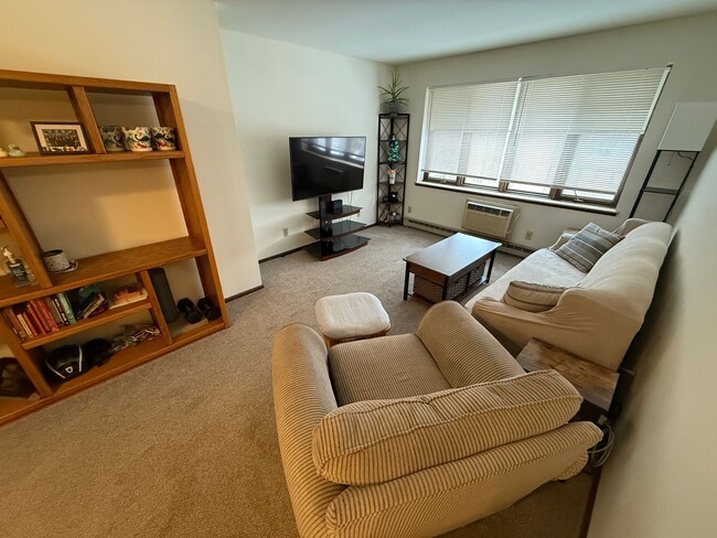 Building Photo - 425 E Henry Clay St