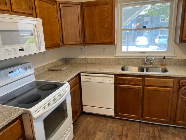 Building Photo - 102 Meadow Park Lane, A- GROUND FLOOR CONDO